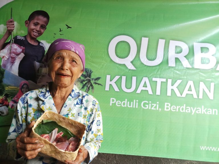 Tersenyum Bahagia Karena Kebaikan Anda