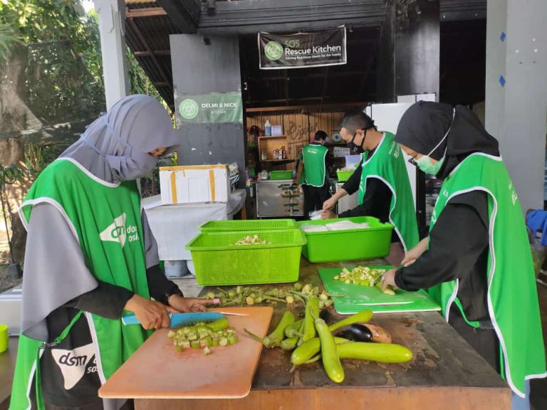 Binaan DSM Memasak Bersama SOS Rescue Kitchen