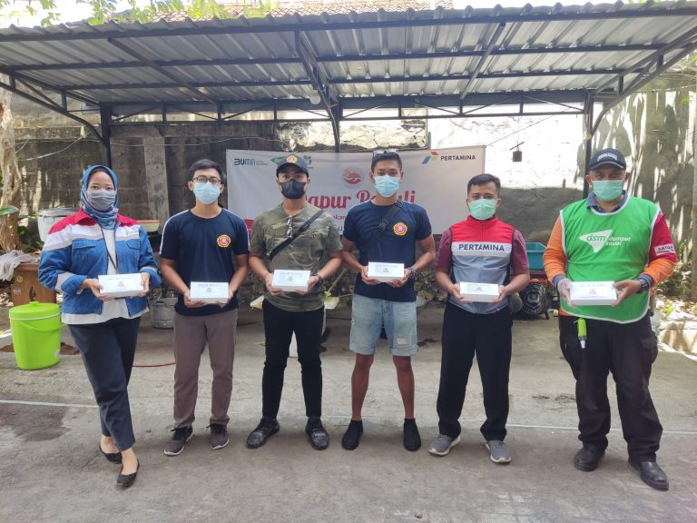 Dapur Peduli di Kelurahan Kuta Badung Hasilkan 300 Paket Nasi Kotak, Dibagikan Gratis ke Masyarakat