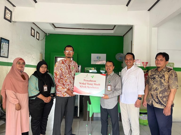 Bank Fajar Syariah Serahkan Wakaf Uang ke Dompet Sosial Madani Bali