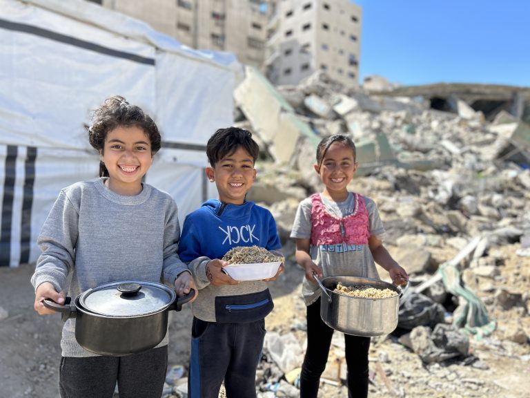 Berbagi Makanan Palestina: Menguatkan Saudara Kita di Tengah Krisis Kemanusiaan